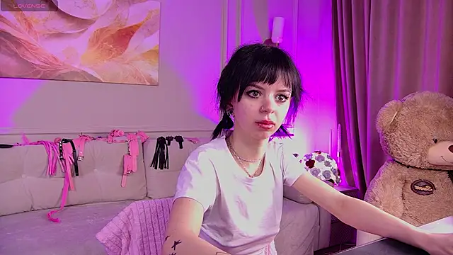 TwiggySmith online show from June 20, 2026, 9:23 am