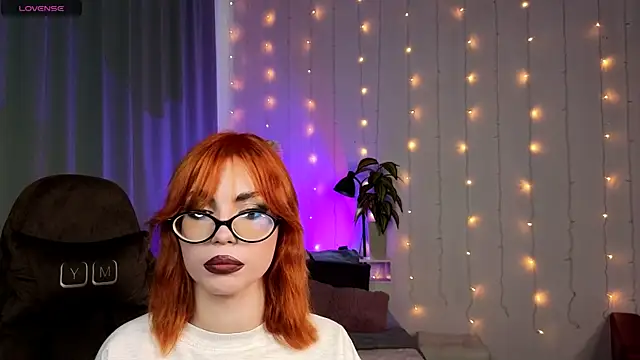Velvet  Kiss online show from July 21, 2026, 1:35 pm