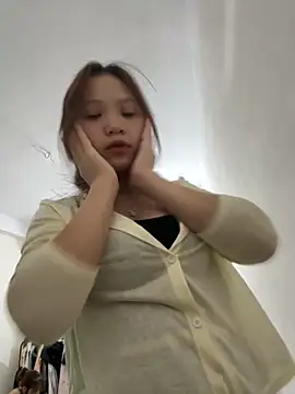 Snapshot of -Tyna_ chatting on June 9, 2026, 4:29 pm -Tyna online show from June 9, 2026, 4:29 pm
