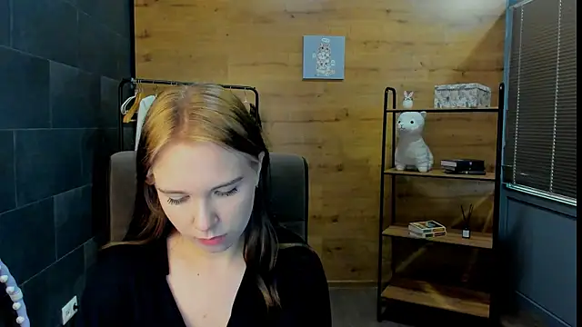 JessicaaSilva online show from June 17, 2026, 9:34 am