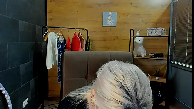 Snapshot of DaisyHopkins chatting on June 20, 2026, 9:45 am DaisyHopkins online show from June 20, 2026, 9:45 am