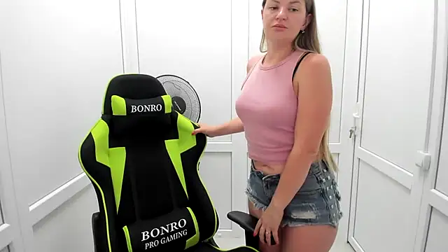 MiaSummerr  online show from July 2, 2026, 11:27 am