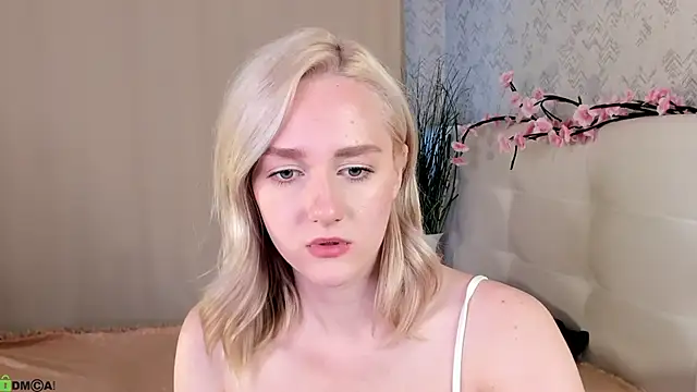 Chloe-Deccer online show from June 22, 2026, 5:37 am