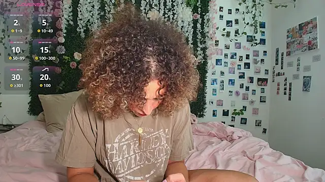 LyraCovee online show from July 28, 2026, 12:18 am