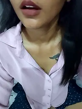 Snapshot of Miss-cutee chatting on June 17, 2026, 6:42 pm Miss-cutee online show from June 17, 2026, 6:42 pm