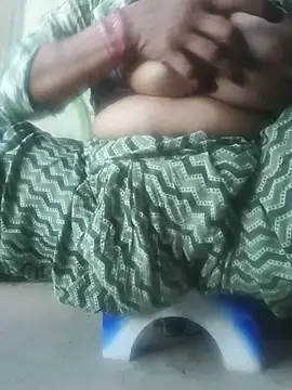 Snapshot of Your_Bhabhi69 chatting on July 5, 2026, 11:45 pm Your Bhabhi69 online show from July 5, 2026, 11:45 pm