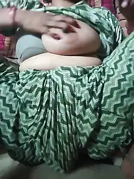 Snapshot of Your_Bhabhi69 chatting on July 8, 2026, 1:21 am Your Bhabhi69 online show from July 8, 2026, 1:21 am