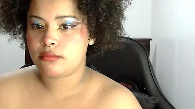 Snapshot of Lolacurly69 chatting on July 1, 2026, 12:34 am Lolacurly69 online show from July 1, 2026, 12:34 am