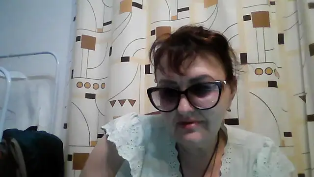 Snapshot of ErikaXShine chatting on June 12, 2026, 6:29 pm ErikaXShine online show from June 12, 2026, 6:29 pm