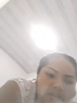 Snapshot of MiaBloom0 chatting on July 28, 2026, 3:35 am MiaBloom0 online show from July 28, 2026, 3:35 am