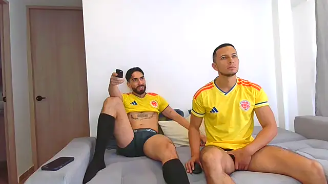 Snapshot of TheLatinBoyfriends chatting on August 7, 2026, 5:37 pm TheLatinBoyfriends online show from August 7, 2026, 5:37 pm