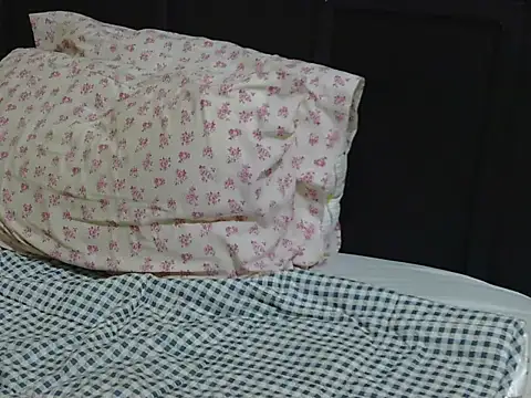 kinkydolll online show from July 28, 2026, 3:21 pm