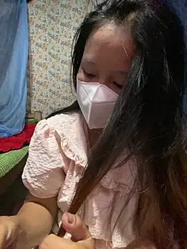 Snapshot of Yin-ri chatting on July 1, 2026, 3:23 pm Yin-ri online show from July 1, 2026, 3:23 pm