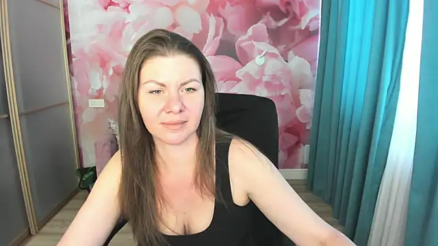 Snapshot of LunaKissesx chatting on July 5, 2026, 12:12 pm LunaKissesx online show from July 5, 2026, 12:12 pm