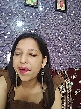 Queen Rosyy online show from July 28, 2026, 2:24 pm