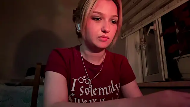 CloudyFoxy online show from June 9, 2026, 7:47 pm