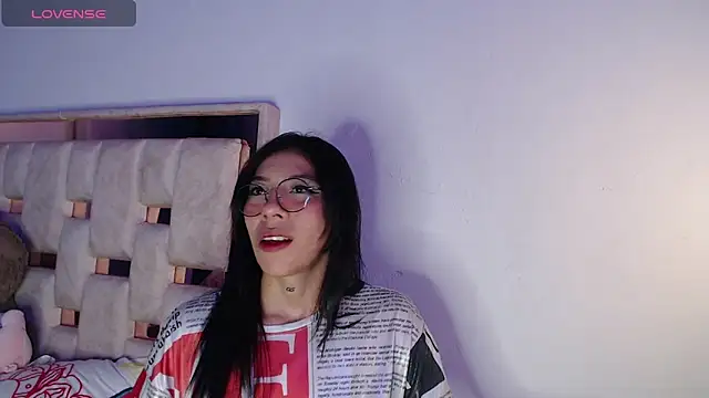 Snapshot of LAILA_GOMEZ1 chatting on June 13, 2026, 4:21 am LAILA GOMEZ1 online show from June 13, 2026, 4:21 am