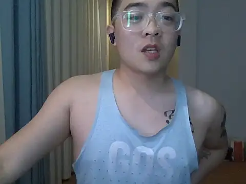 Snapshot of iamtobias chatting on June 9, 2026, 4:18 pm iamtobias online show from June 9, 2026, 4:18 pm