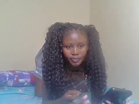 Snapshot of cute_bee chatting on July 11, 2026, 11:17 pm cute bee online show from July 11, 2026, 11:17 pm