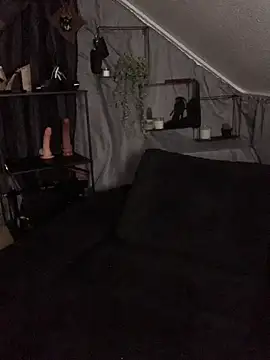 IvyReigns online show from July 16, 2026, 8:15 pm