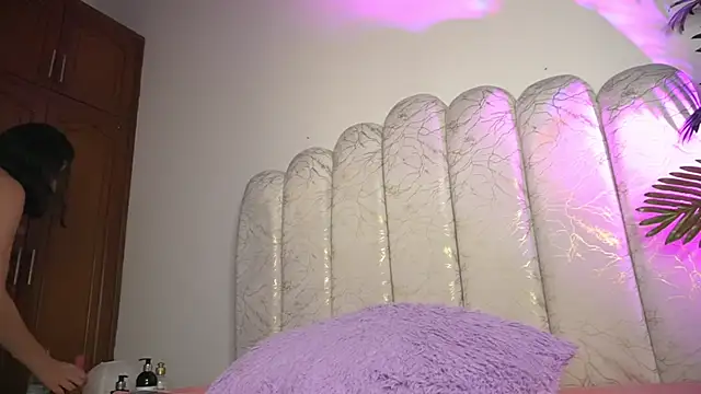 mia sweetie1 online show from July 28, 2026, 7:39 pm