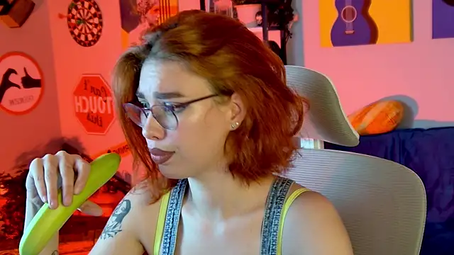 Snapshot of SeraphineDuskryn chatting on July 28, 2026, 6:07 pm SeraphineDuskryn online show from July 28, 2026, 6:07 pm