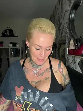 Snapshot of InkedMissLaBaehm chatting on August 2, 2026, 11:14 pm InkedMissLaBaehm online show from August 2, 2026, 11:14 pm