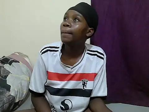 Snapshot of pretty_renor chatting on June 10, 2026, 11:57 pm pretty renor online show from June 10, 2026, 11:57 pm
