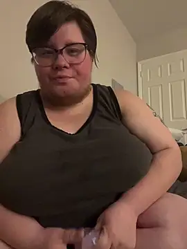 Snapshot of femboyphoenix chatting on June 13, 2026, 2:20 am femboyphoenix online show from June 13, 2026, 2:20 am