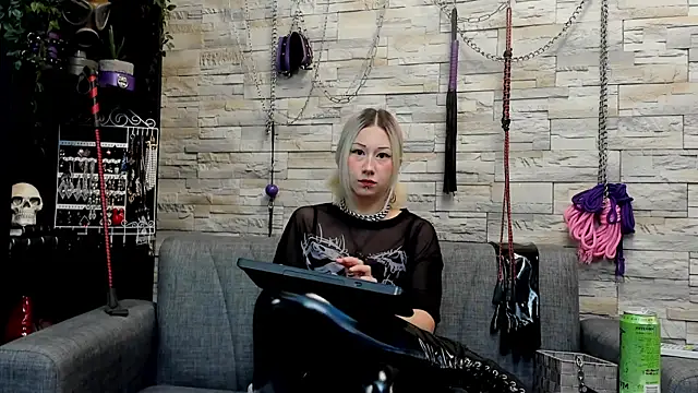 Snapshot of Miss_Kaz chatting on July 6, 2026, 1:02 am Miss Kaz online show from July 6, 2026, 1:02 am