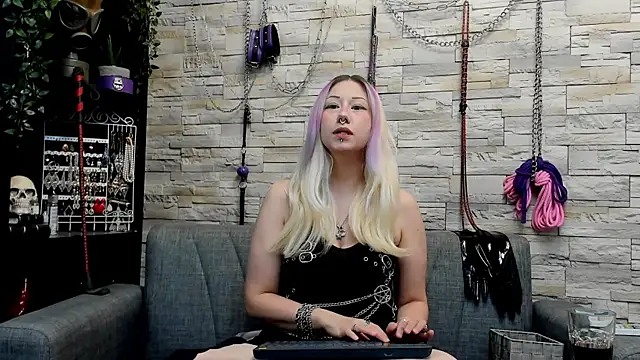 Snapshot of Miss_Kaz chatting on August 4, 2026, 12:36 am Miss Kaz online show from August 4, 2026, 12:36 am