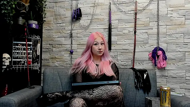 Snapshot of Miss_Kaz chatting on August 9, 2026, 3:23 am Miss Kaz online show from August 9, 2026, 3:23 am