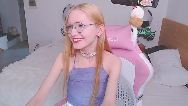 Snapshot of blush chatting on July 28, 2026, 12:01 pm blush online show from July 28, 2026, 12:01 pm