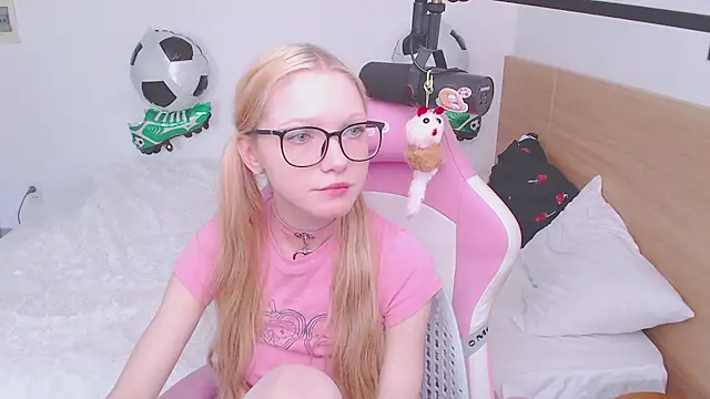 Snapshot of blush chatting on July 29, 2026, 7:39 am blush online show from July 29, 2026, 7:39 am