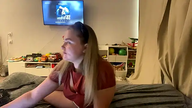 BellaKiss  online show from June 25, 2026, 4:00 pm