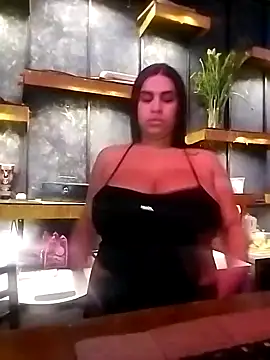 Snapshot of Camila_hott_11 chatting on August 1, 2026, 1:27 am Camila hott 11 online show from August 1, 2026, 1:27 am