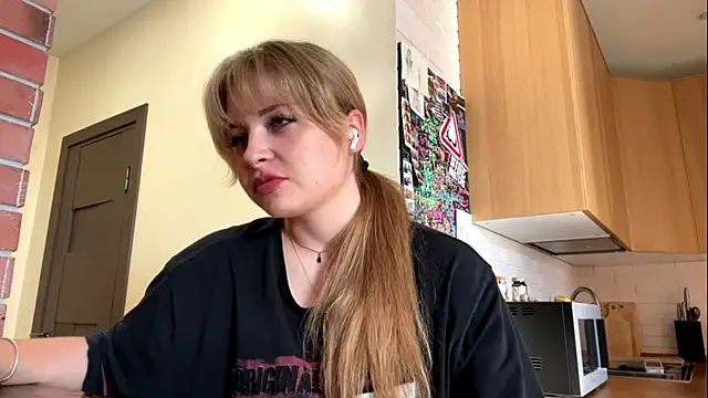 Snapshot of KelleeRodriguel chatting on June 15, 2026, 2:19 pm KelleeRodriguel online show from June 15, 2026, 2:19 pm