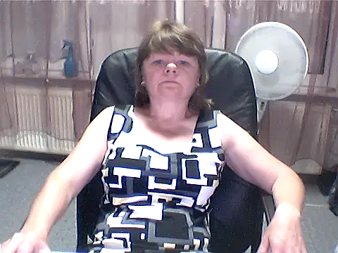 MoonLady40 online show from June 26, 2026, 8:19 am