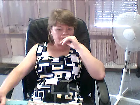 MoonLady40 online show from June 27, 2026, 12:33 pm