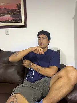 Crisloverrr online show from July 14, 2026, 11:43 pm