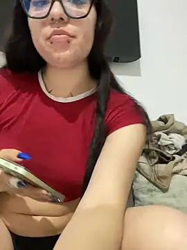 Snapshot of MennaLee_ chatting on June 17, 2026, 12:24 am MennaLee online show from June 17, 2026, 12:24 am