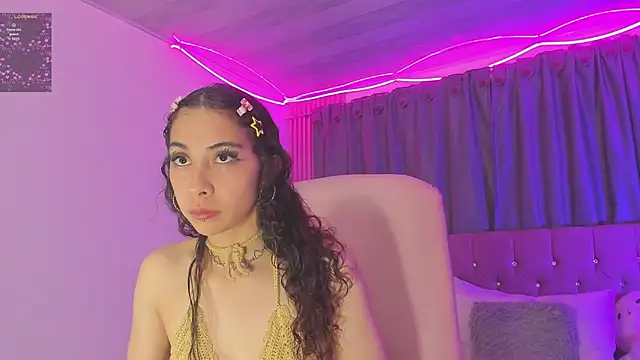 Snapshot of Sarah_Moon1 chatting on July 18, 2026, 3:44 am Sarah Moon1 online show from July 18, 2026, 3:44 am