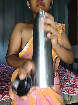 SexyMeena95 online show from June 17, 2026, 5:32 am