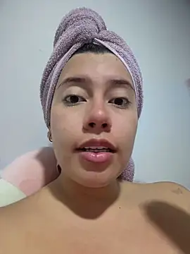 Snapshot of Saracalderon chatting on July 1, 2026, 4:14 am Saracalderon online show from July 1, 2026, 4:14 am