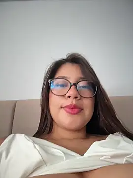 Snapshot of Saracalderon chatting on July 19, 2026, 1:15 pm Saracalderon online show from July 19, 2026, 1:15 pm
