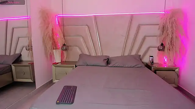 Snapshot of Luna_and_Axell chatting on June 29, 2026, 11:32 am Luna and Axell online show from June 29, 2026, 11:32 am
