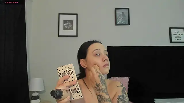 Snapshot of Sara_B chatting on July 18, 2026, 6:01 pm Sara B online show from July 18, 2026, 6:01 pm
