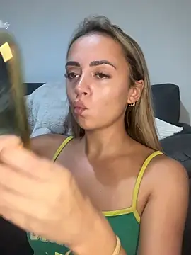 Snapshot of Harrietbronzex chatting on August 1, 2026, 3:33 pm Harrietbronzex online show from August 1, 2026, 3:33 pm