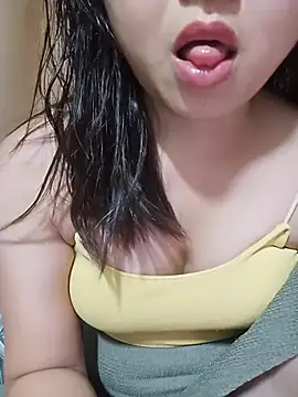 Snapshot of Emma-cutee chatting on July 8, 2026, 2:32 pm Emma-cutee online show from July 8, 2026, 2:32 pm