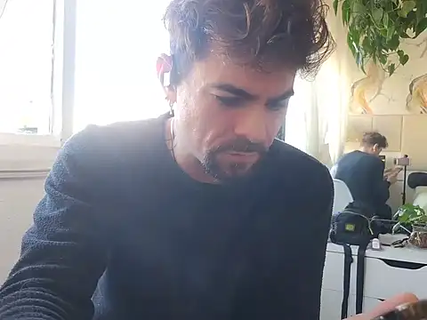 Snapshot of EnricoNetto chatting on July 16, 2026, 2:01 pm EnricoNetto online show from July 16, 2026, 2:01 pm